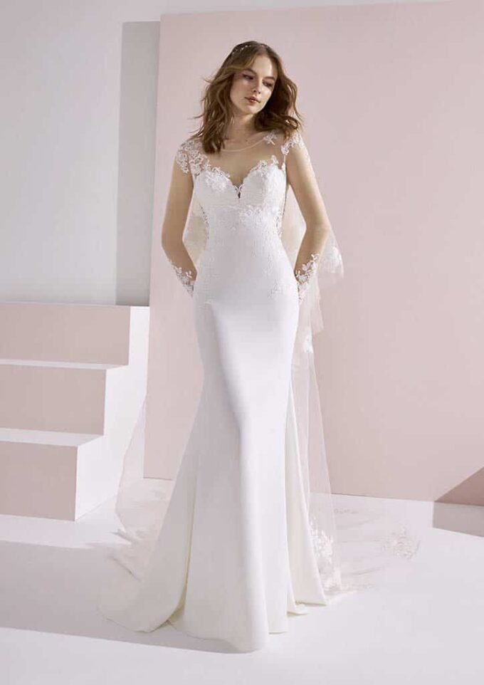 Robe de mariée White One Essential modèle ALEXANDRE