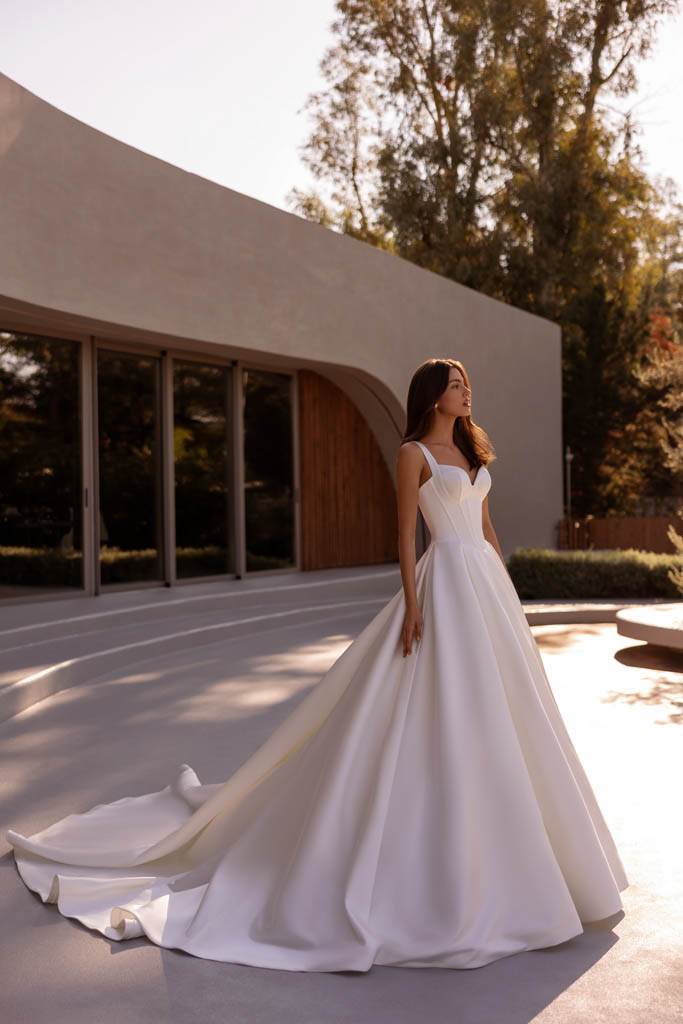 robe-de-mariee-demetrios-1522-1